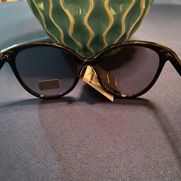 NEW BLACK GISELLE SUNGLASSES - Picture 2 of 3